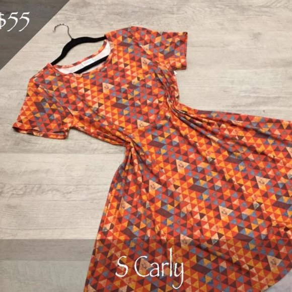 Lularoe CARLY Swing Dress~ Size Small~ New with Tags - Picture 1 of 1